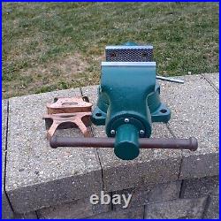 3.5 Wilton Vise #350, New Serrated Jaws, Swivel Base, With Copper Jaw Covers