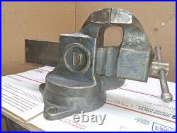 4 Vise Capital D Within circle With Swivel Bass Very Nice 51-lb smooth jaw
