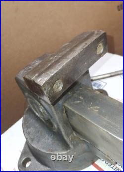 4 Vise Capital D Within circle With Swivel Bass Very Nice 51-lb smooth jaw