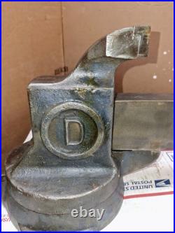4 Vise Capital D Within circle With Swivel Bass Very Nice 51-lb smooth jaw