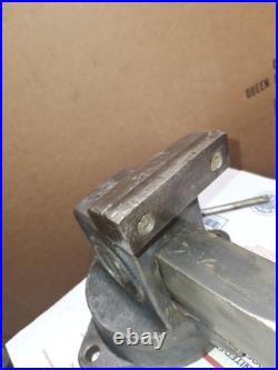 4 Vise Capital D Within circle With Swivel Bass Very Nice 51-lb smooth jaw