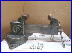 4 Vise Capital D Within circle With Swivel Bass Very Nice 51-lb smooth jaw