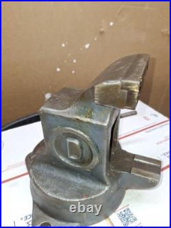 4 Vise Capital D Within circle With Swivel Bass Very Nice 51-lb smooth jaw