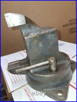 4 Vise Capital D Within circle With Swivel Bass Very Nice 51-lb smooth jaw