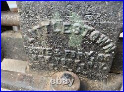 ANTIQUE HDWE & FDRY CO. Littlestown NY USA RATCHETING SWIVEL BASE BENCH VISE