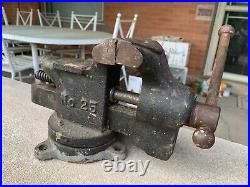 ANTIQUE HDWE & FDRY CO. Littlestown NY USA RATCHETING SWIVEL BASE BENCH VISE