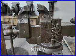 Athol M&F co 325 1/2 vise huge and heavy swivel base in good condition