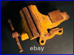 Columbian 3-1/2'' Bench Vise Swivel Base with Pipe Jaws 0 3-1/2 M4, Yellow Paint