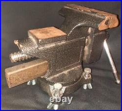 Columbian Machinists Swivel Base Bench Vise 4.5 Jaws. Used Good Condition