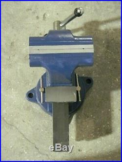 Gibraltar Heavy-Duty Tradesman Vise with Swivel Base & Pipe Jaws 8-1/2 Jaw Width