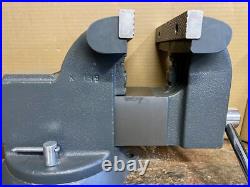 NOS Wilton Cast Iron Bench Shop Vise 8 Jaw Swivel Base
