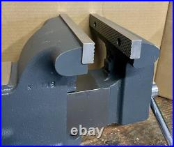 NOS Wilton Cast Iron Bench Shop Vise 8 Jaw Swivel Base