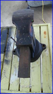 Rock Island 574 Bench Vise 4 1/2 Jaws Swivel Base Very Smooth Made in USA