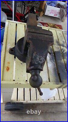 Rock Island 574 Bench Vise 4 1/2 Jaws Swivel Base Very Smooth Made in USA