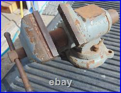 Rugged Antique 5 bench vise, Head rotation+Swivel base NEEDS CLEAN-UP & PAINT