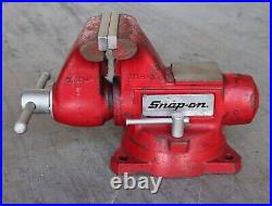 Snap On 1745 Bench Vise 4 1/2 Jaws n Pipe Jaws 360 Swivel Base 40 LBS