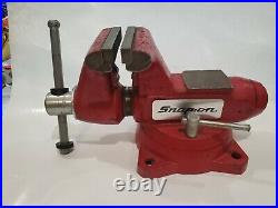 Snap-on 1740 4 1/2 Bench Vise with Swivel Base & Pipe Jaws Opening