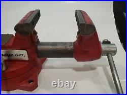 Snap-on 1740 4 1/2 Bench Vise with Swivel Base & Pipe Jaws Opening