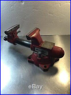 Snap-on Tools 5-1/2 Bench Vise with Swivel Base & Pipe Jaws 6 Opening USA