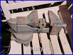 Used Craftsman Bench Vise 5242 3 1/2 Jaws And Pipe Jaws Swivel Base Free Ship