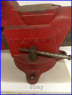 VINTAGE BIG COLUMBIAN D44-M3 4 Bench Vise With Swivel Base USA