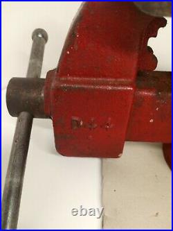 VINTAGE BIG COLUMBIAN D44-M3 4 Bench Vise With Swivel Base USA