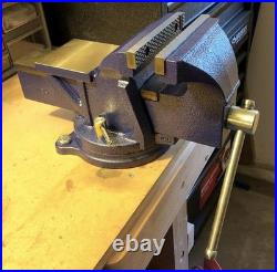 Versatile Swivel Bench Vise