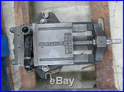 Victor Manufacturing Co 4-1/4Opening Hand Operation Milling Vise WithSwivel Base