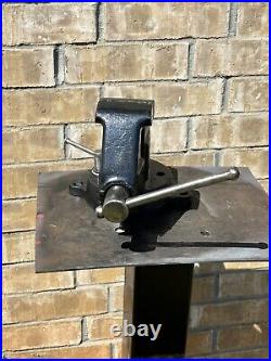 Vintage Columbian bench vice 603-M2 3 Jaw Swivel Base