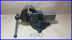 Vintage Rock Island MFG CO. 3 1/2 Jaw No. 72 Swivel Base Bench Vise