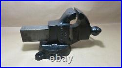 Vintage Rock Island MFG CO. 3 1/2 Jaw No. 72 Swivel Base Bench Vise