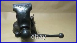 Vintage Rock Island MFG CO. 3 1/2 Jaw No. 72 Swivel Base Bench Vise