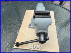 Wilton bullet vise 3 1/2 350 Schiller Park swivel base. New jaws