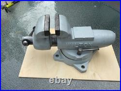 Wilton bullet vise 3 1/2 350 Schiller Park swivel base. New jaws