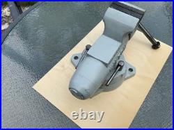 Wilton bullet vise 3 1/2 350 Schiller Park swivel base. New jaws